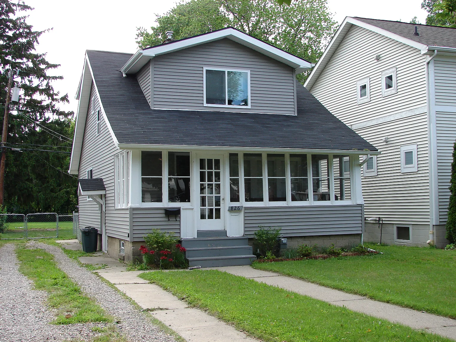 826 Laprairie St photo 1