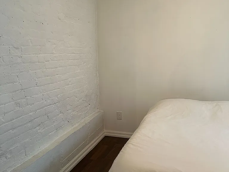 66 Mackenzie Cres #BASEMENT — Photo 12
