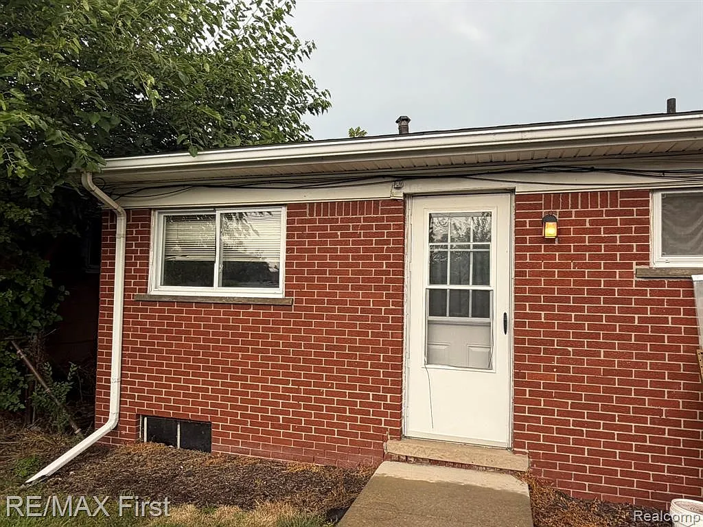 1 bed, 1.0 bath, 600 sqft, $900 — Photo 2