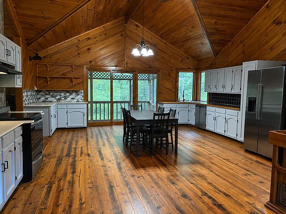 2nd image of 333 Orchard Loop Rd