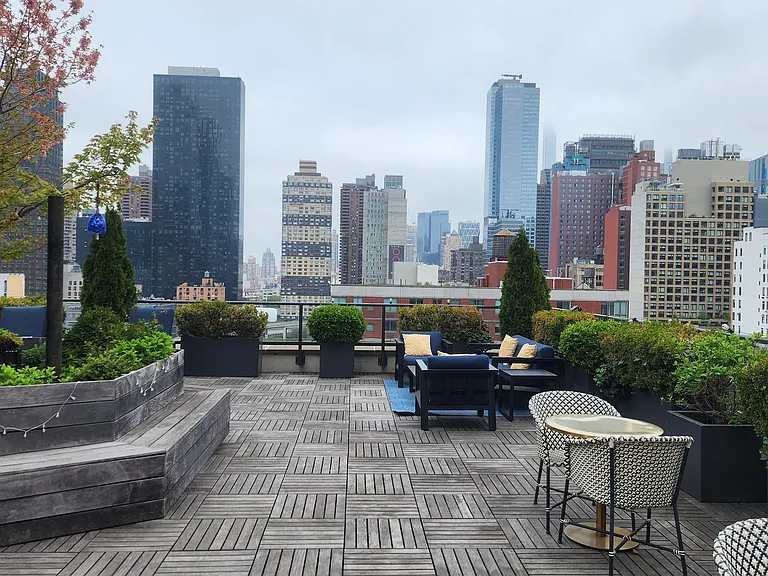 411 35th St #10M — Photo 11