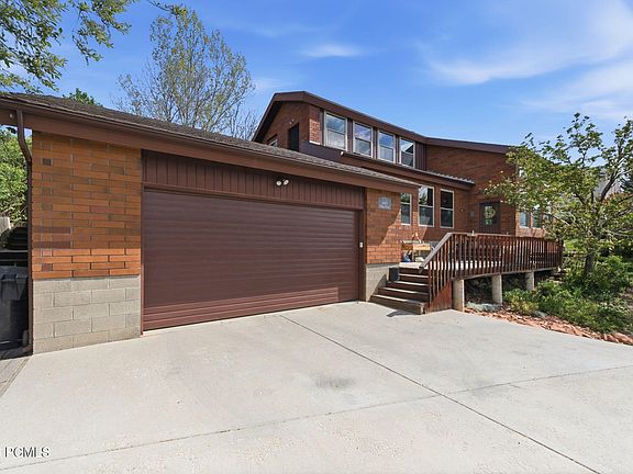 3rd image of 661 Ridge Dr