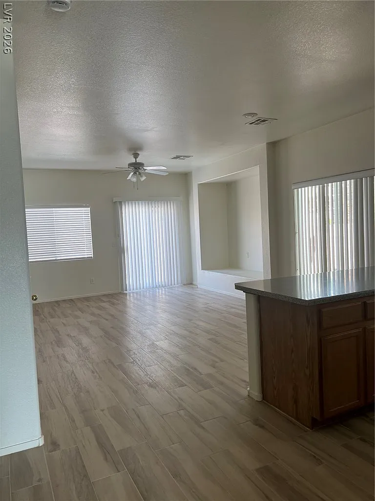3 bed, 2.0 bath, 1470 sqft, $2,000 — Photo 4