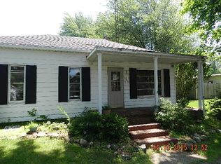 305 S Walnut St, Mentone, IN 46539