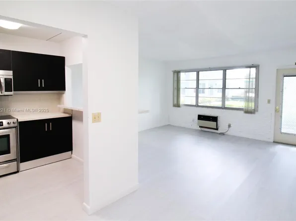 319 Newport Ct #319-V, Deerfield Beach, FL 33442