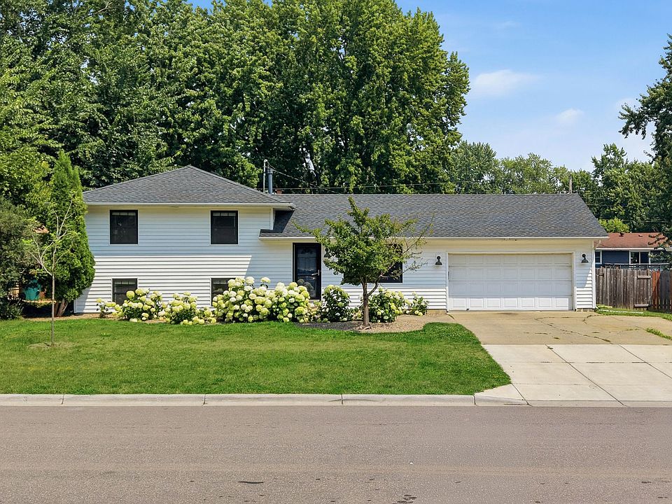 1st image of 301 Walnut Ln