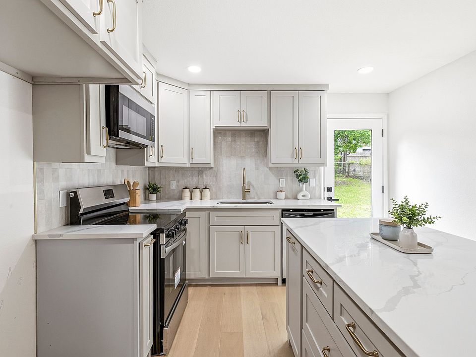 1st image of 2528 Springvale Ln