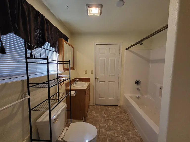 1872 Alder Ave #A & B — Photo 11