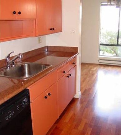 Kitchen w/Granite Counter