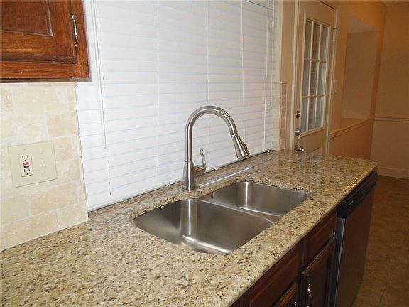 3rd image of 1302 Wyndham Dr