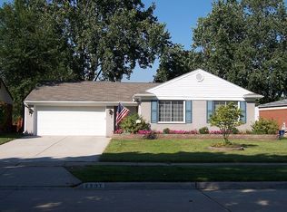 2597 Binghamton Dr, Auburn Hills, MI 48326