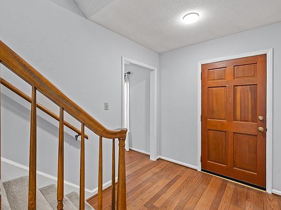 4th image of 400 Cedar Hill Ln