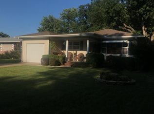 105 Warwick Rd, Coffeyville, KS 67337