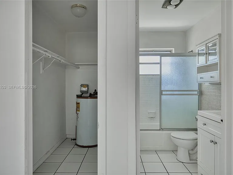 400 SE 31st St #6 — Photo 11