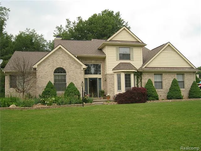 6825 Woodcrest Rdg photo 1