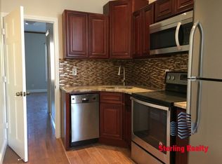3043 12th St APT 2R, Astoria, NY 11102