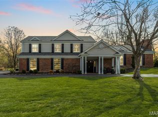 920 Claymark Dr, Saint Louis, MO 63131