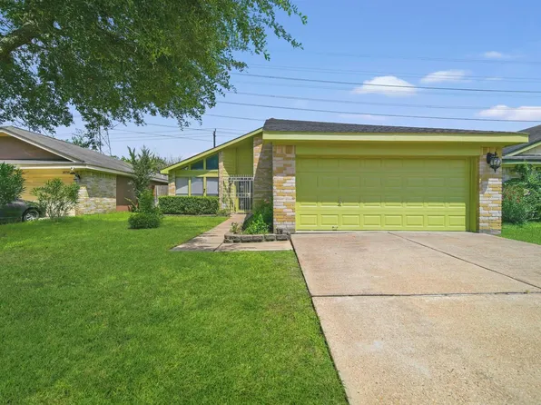 10723 Emery Dr, Houston, TX 77099