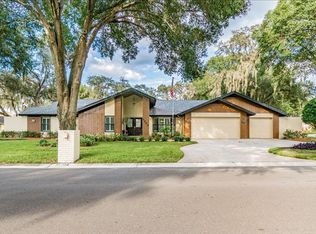 2802 Forest Club Dr, Plant City, FL 33566
