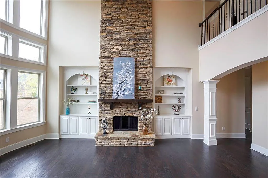 5 bed, 4.5 bath, 4080 sqft, $5,900 — Photo 1