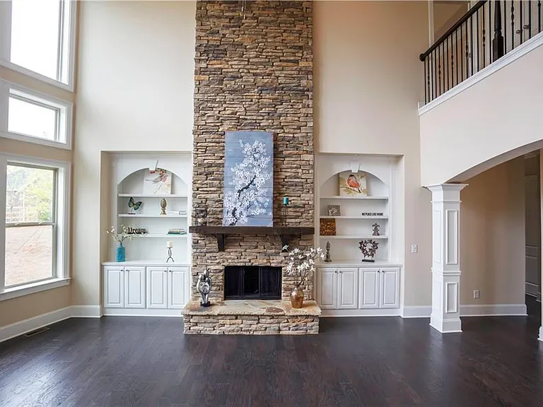 1715 Bates Rd — Photo 1