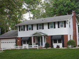 1427 Springdale Ln, Green Bay, WI 54304