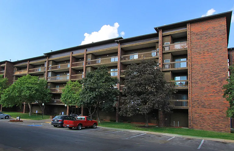 Embassy Park Apartments — Photo 19