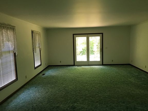 3rd image of 11031 Goldridge Dr