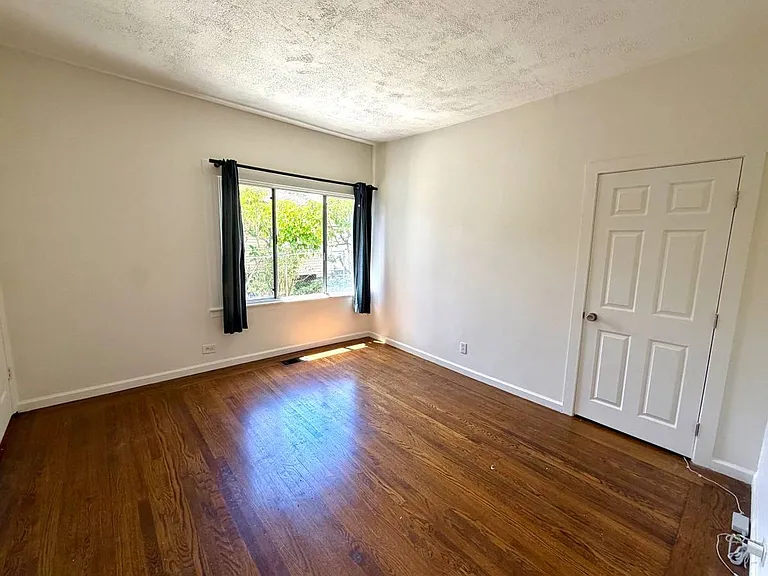 2611 Coolidge Ave — Photo 10
