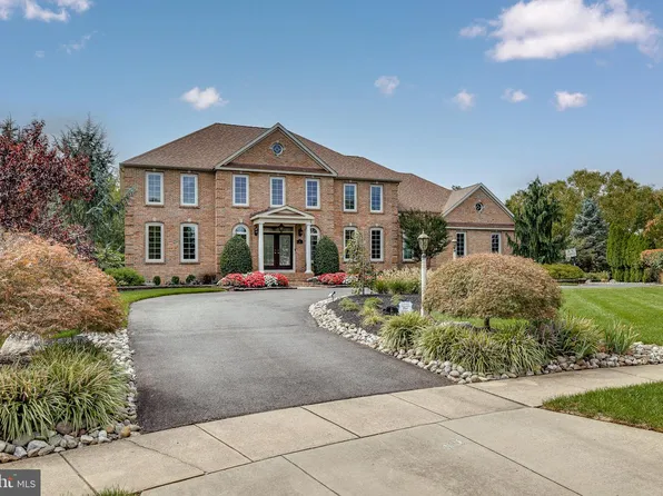 5 Whitetail Ct, Moorestown, NJ 08057
