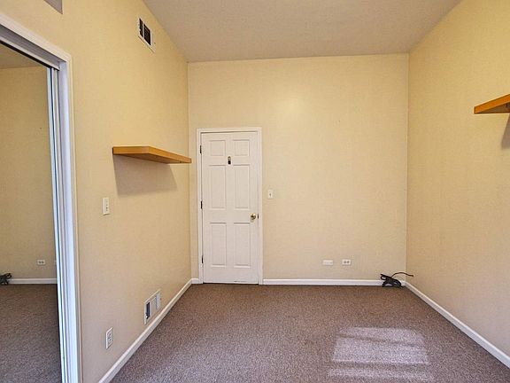 3rd image of 1027 S Oakley Blvd #1