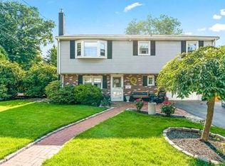 16 Krochmal Rd, Peabody, MA 01960