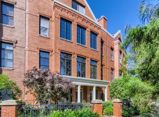 2028 Valor Ct #8, Glenview, IL 60026