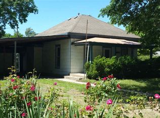 325 N 6th St, Sterling, KS 67579