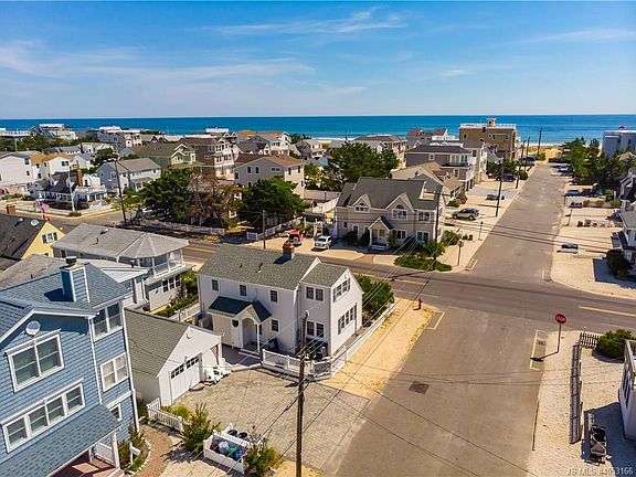 4th image of 9212 Beach Ave