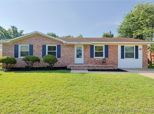 3213 Old Oak Ln, Hope Mills, NC 28348
