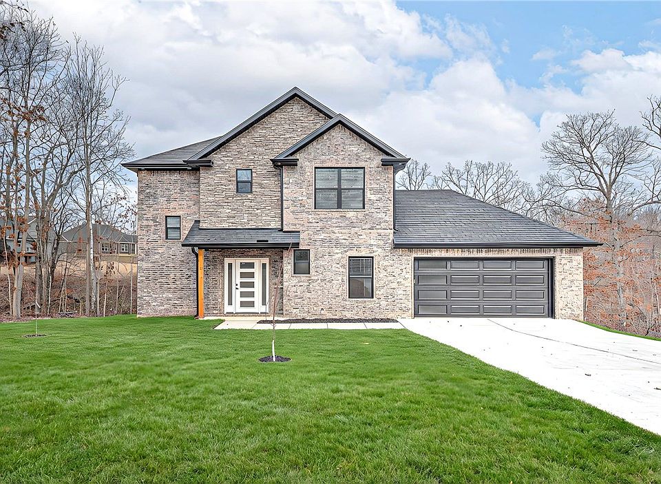 1st image of 3 Clackmannan Cir