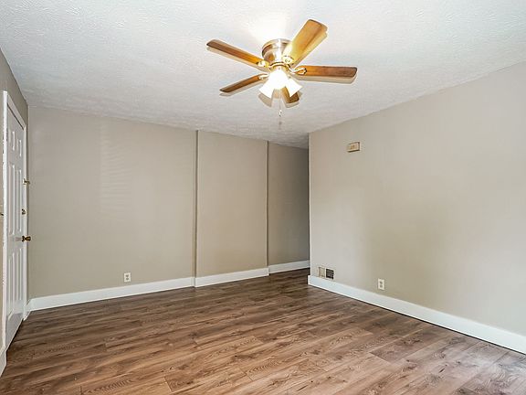 3rd image of 2654-2656 Avalon Pl