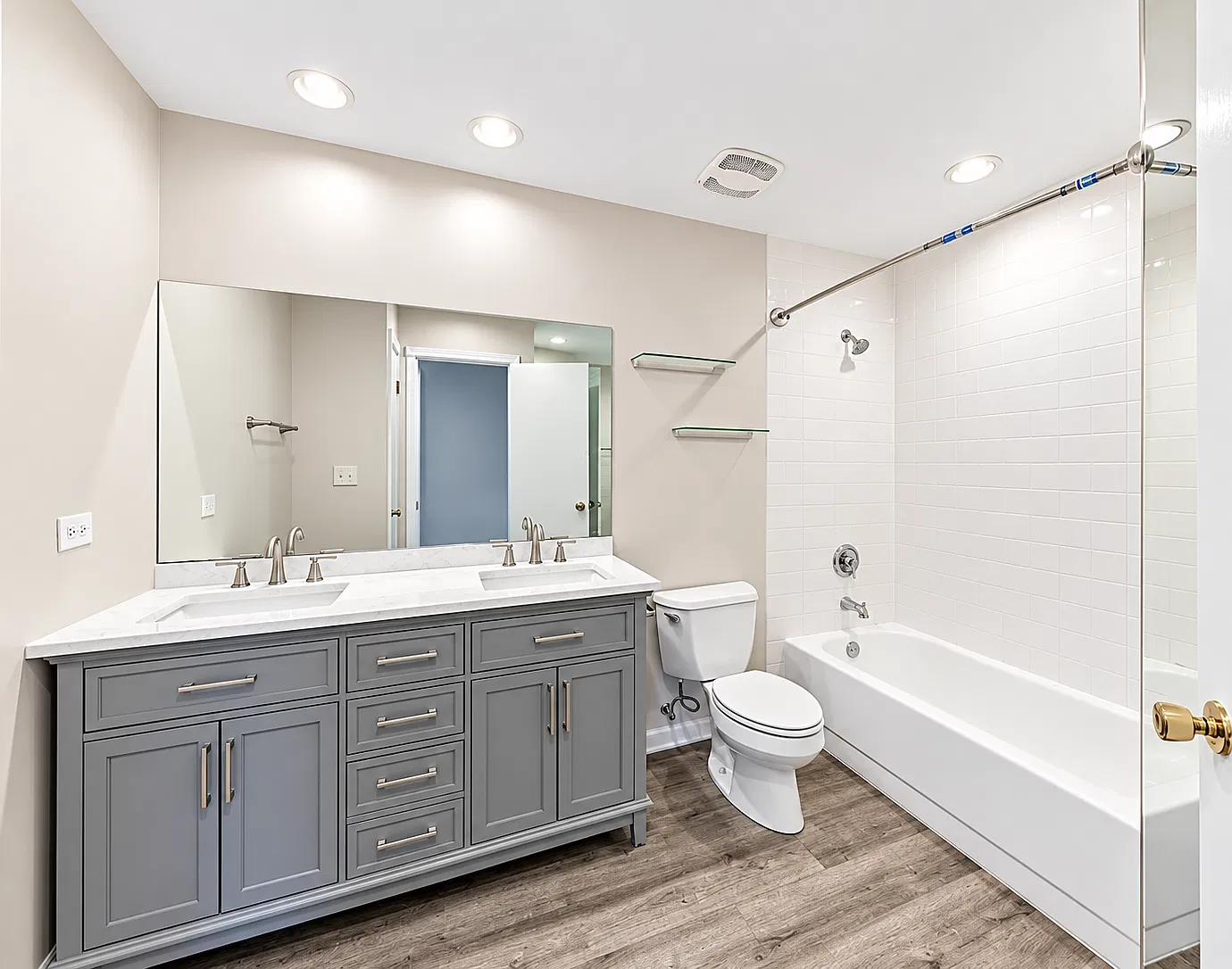 2 bed, 1034 sqft, $2,300 — Photo 4