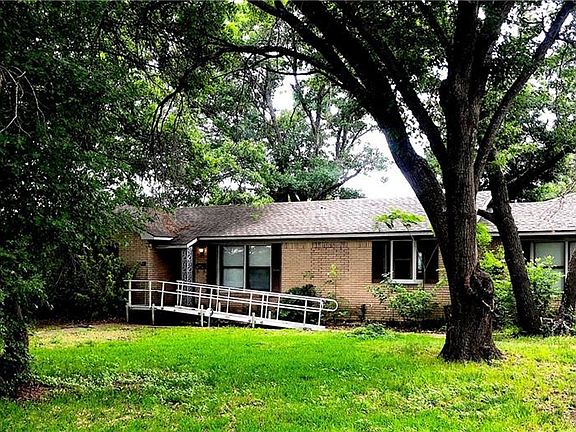 2nd image of 606 Richmond Ln