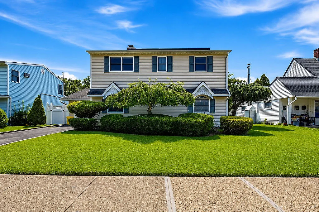 5 bed, 1920 sqft, $5,400 — Photo 1