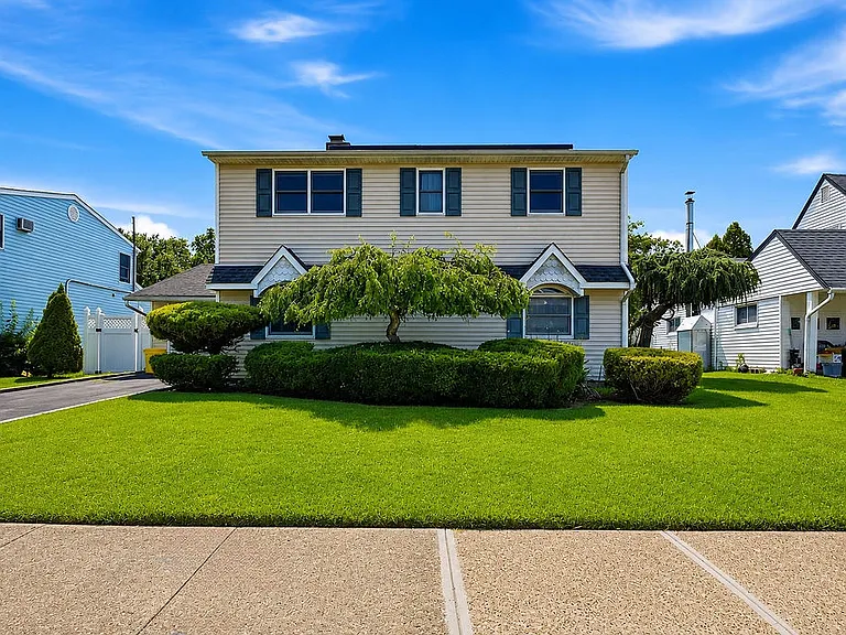 12 Cable Ln — Photo 1