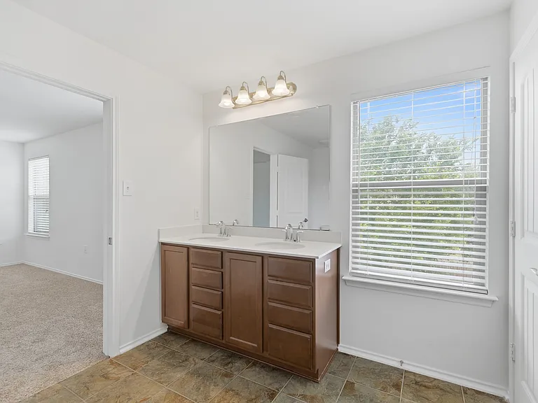 11200 Drumellan St — Photo 36