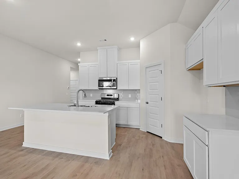 391 W Branta St — Photo 2