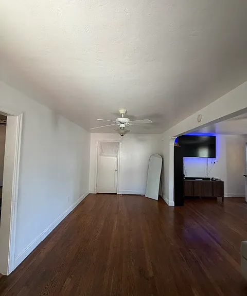 220 Clover St — Photo 3