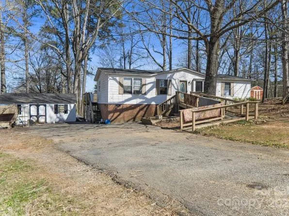 2451 Ridgecrest Dr, Stanley, NC 28164