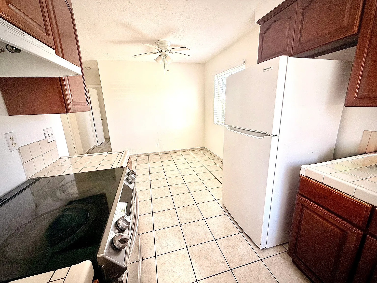 1 bed, 900 sqft, $1,650 — Photo 3