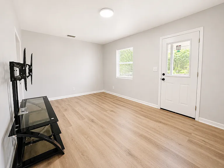 3328 Commonwealth Ave — Photo 14