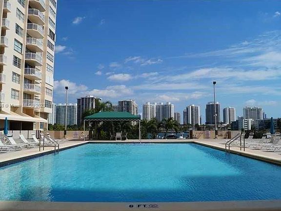 3rd image of 18011 Biscayne Blvd APT 1503