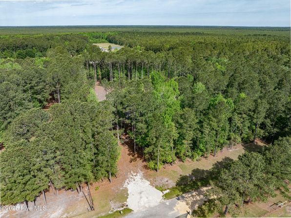 216 Meadow Lane E, Hubert, NC 28539